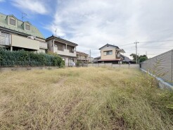 大きな2世帯住宅なども建築できそうな土地です