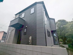 建物が完成しましたので室内のご見学予約スタート。当日のご見学予約も大歓迎です。お気軽にご連絡ください。エステート白馬国分寺店は火曜水曜も営業しております。