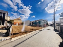 安心して暮らすことのできる住宅街。 住宅地の道路は一般に交通量が少なく車などの騒音が少ないため、住民にとって静かな生活環境が提供されます。