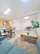 家族の集まるリビングは気持ちの良い自然光が差し込む団欒空間。室内のご見学予約も随時、受付中ですのでお気軽にお問合せください。