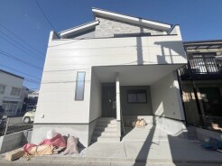 現地のご見学予約もスタートしました。周辺で売りに出ている物件も沢山御座います。まとめてご見学ができますのでお気軽にお申しつけください。