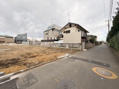 周辺は住宅が建ち並ぶ閑静な住宅街です。