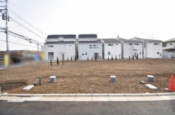 現地のご見学予約もスタートしました。周辺で売りに出ている物件も沢山御座います。まとめてご見学ができますのでお気軽にお申しつけください。