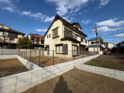 周辺は住宅が建ち並ぶ閑静な住宅街です。