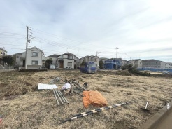 現地ご見学の際、スタッフが様々なご質問に対応いたします、周辺環境、前面道路、建築可能な建物について、ぜひご相談ください。