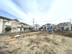 現地ご見学の際、スタッフが様々なご質問に対応いたします、周辺環境、前面道路、建築可能な建物について、ぜひご相談ください。