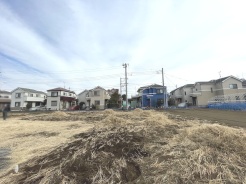 現地ご見学の際、スタッフが様々なご質問に対応いたします、周辺環境、前面道路、建築可能な建物について、ぜひご相談ください。