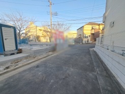 安心して暮らすことのできる住宅街。 住宅地の道路は一般に交通量が少なく車などの騒音が少ないため、住民にとって静かな生活環境が提供されます。