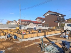 現在建物を建築中です、建築中の物件については現地確認の他、同施工会社の完成施工例のご案内、担当者のプレゼンテーションにてご検討ください。適切なご検討の方法をご説明させて頂きます。