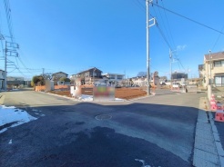 安心して暮らすことのできる住宅街。 住宅地の道路は一般に交通量が少なく車などの騒音が少ないため、住民にとって静かな生活環境が提供されます。