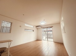 家族みんなが集まるリビング。広さを重視した家族全員が集まれるリビングは、住む上で大事な空間になります。