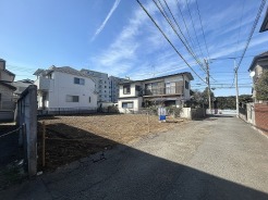 土地物件にはご確認頂くポイントがたくさんございます、土地だけのご見学の際もご遠慮せず、ぜひお気軽に担当スタッフにお申しつけくださいませ。