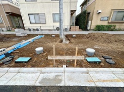 土地物件にはご確認頂くポイントがたくさんございます、土地だけのご見学の際もご遠慮せず、ぜひお気軽に担当スタッフにお申しつけくださいませ。