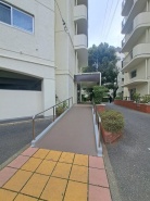 周辺のエリアで他にも沢山売りに出ている物件があります。インターネット掲載前の情報などもありますのでお気軽にお問合せください。まとめてご見学できます。