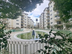 自然に恵まれた豊かな緑と美しいロケーションが特徴です。穏やかな暮らしやリラックスした健康的な生活が送れそう。日々の喧騒から離れ、自然に囲まれた癒しの場所はいかがでしょうか。