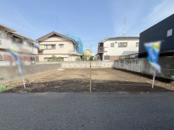 現地ご見学の際、スタッフが様々なご質問に対応いたします、周辺環境、前面道路、建築可能な建物について、ぜひご相談ください。