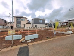 周辺のエリアで他にも沢山売りに出ている物件があります。インターネット掲載前の情報などもありますのでお気軽にお問合せください。まとめてご見学できます。