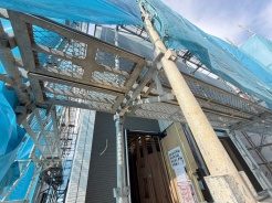 現在建物を建築中です、建築中の物件については現地確認の他、同施工会社の完成施工例のご案内、担当者のプレゼンテーションにてご検討ください。適切なご検討の方法をご説明させて頂きます。