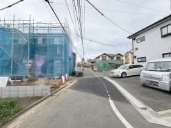 安心して暮らすことのできる住宅街。 住宅地の道路は一般に交通量が少なく車などの騒音が少ないため、住民にとって静かな生活環境が提供されます。