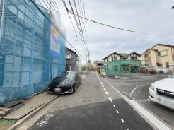 安心して暮らすことのできる住宅街。 住宅地の道路は一般に交通量が少なく車などの騒音が少ないため、住民にとって静かな生活環境が提供されます。