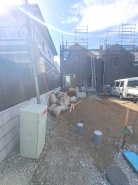 現在建物を建築中です、建築中の物件については現地確認の他、同施工会社の完成施工例のご案内、担当者のプレゼンテーションにてご検討ください。適切なご検討の方法をご説明させて頂きます。