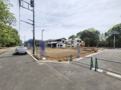 安心して暮らすことのできる住宅街。 住宅地の道路は一般に交通量が少なく車などの騒音が少ないため、住民にとって静かな生活環境が提供されます。