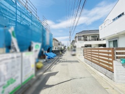 安心して暮らすことのできる住宅街。 住宅地の道路は一般に交通量が少なく車などの騒音が少ないため、住民にとって静かな生活環境が提供されます。