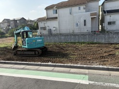現地ご見学の際、スタッフが様々なご質問に対応いたします、周辺環境、前面道路、建築可能な建物について、ぜひご相談ください。