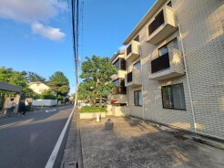 周辺のエリアで他にも沢山売りに出ている物件があります。インターネット掲載前の情報などもありますのでお気軽にお問合せください。まとめてご見学できます。