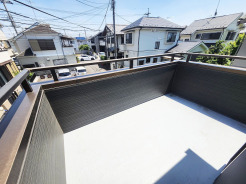 日々の忙しさやストレスから離れ、バルコニーで静かに深呼吸、心が穏やかになります。