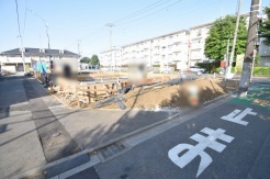 現在建物を建築中です、建築中の物件については現地確認の他、同施工会社の完成施工例のご案内、担当者のプレゼンテーションにてご検討ください。適切なご検討の方法をご説明させて頂きます。