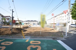 現在建物を建築中です、建築中の物件については現地確認の他、同施工会社の完成施工例のご案内、担当者のプレゼンテーションにてご検討ください。適切なご検討の方法をご説明させて頂きます。