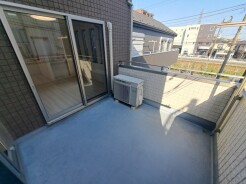 季節の変化や天気の良い日には、バルコニーでの時間が心地よく、気分をリフレッシュさせることができます。