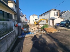 現在建物を建築中です、建築中の物件については現地確認の他、同施工会社の完成施工例のご案内、担当者のプレゼンテーションにてご検討ください。適切なご検討の方法をご説明させて頂きます。