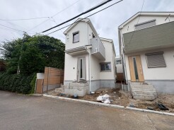 建物が完成しましたので室内のご見学予約スタート。当日のご見学予約も大歓迎です。お気軽にご連絡ください。エステート白馬国分寺店は火曜水曜も営業しております。