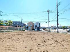 周辺は住宅が建ち並ぶ閑静な住宅街です。