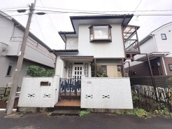 建築条件なしの敷地。弊社グループ「白馬建設」にて建物プランをご提案できます。実際の陽当たりやサイズ感を現地でお確かめください。