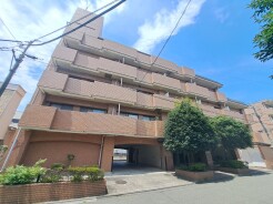 実際に室内をご見学頂くと生活のイメージが広がります。家具を置いたイメージや窓からの景色など、現地で体感ください。