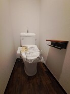 トイレにはウォシュレット機能を標準装備。