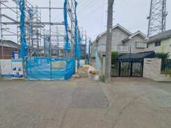 現在建物を建築中です、建築中の物件については現地確認の他、同施工会社の完成施工例のご案内、担当者のプレゼンテーションにてご検討ください。適切なご検討の方法をご説明させて頂きます。