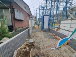 現在建物を建築中です、建築中の物件については現地確認の他、同施工会社の完成施工例のご案内、担当者のプレゼンテーションにてご検討ください。適切なご検討の方法をご説明させて頂きます。