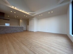 家族みんなが集まるリビング。広さを重視した家族全員が集まれるリビングは、住む上で大事な空間になります。