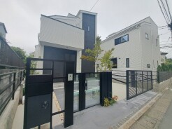 現地のご見学予約もスタートしました。周辺で売りに出ている物件も沢山御座います。まとめてご見学ができますのでお気軽にお申しつけください。