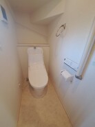 トイレにはウォシュレット機能を標準装備。