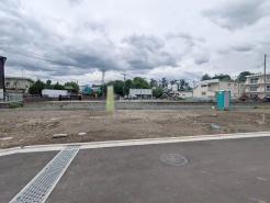 土地物件にはご確認頂くポイントがたくさんございます、土地だけのご見学の際もご遠慮せず、ぜひお気軽に担当スタッフにお申しつけくださいませ。