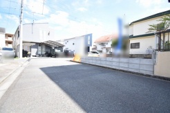安心して暮らすことのできる住宅街。 住宅地の道路は一般に交通量が少なく車などの騒音が少ないため、住民にとって静かな生活環境が提供されます。