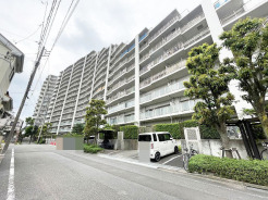 実際に室内をご見学頂くと生活のイメージが広がると思います。家具を置いたイメージや窓からの景色など。