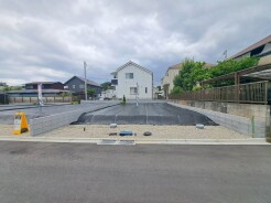 周辺は住宅が建ち並ぶ閑静な住宅街です。