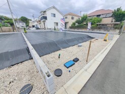 周辺は住宅が建ち並ぶ閑静な住宅街です。