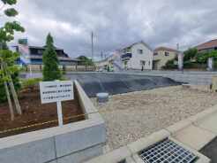 土地物件にはご確認頂くポイントがたくさんございます、土地だけのご見学の際もご遠慮せず、ぜひお気軽に担当スタッフにお申しつけくださいませ。